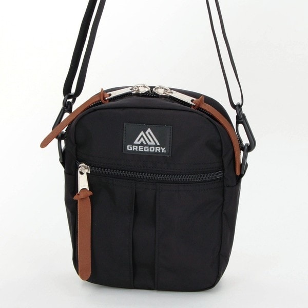 新品 ヒューゴボス タグ メッセンジャーバック レザー　黒　A4収納可　シボ 新品 ヒューゴボス タグ メッセンジャーバック レザー 黒 A4収納可