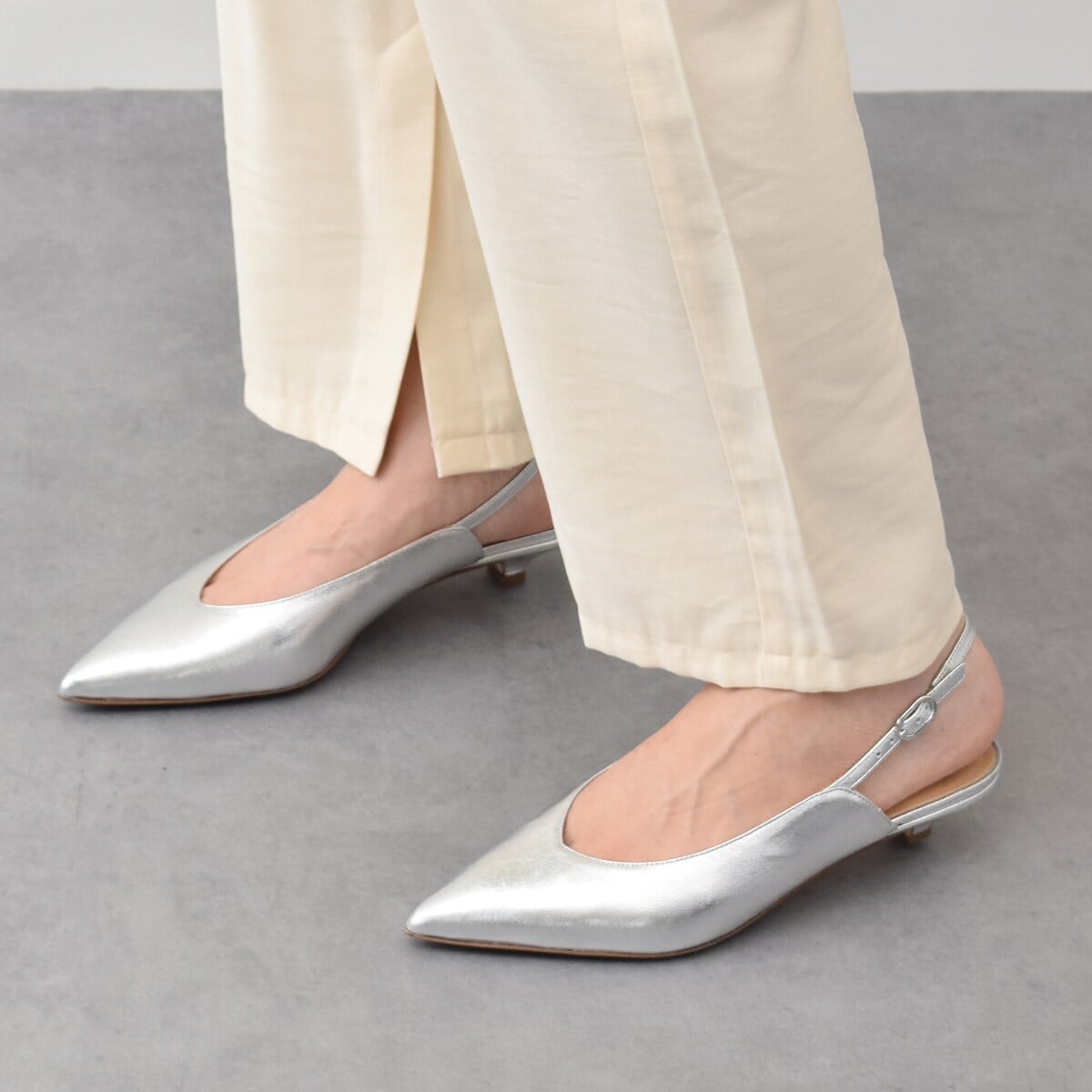 ファビオ ルスコーニ（FABIO RUSCONI）/FABIO RUSCONI◆2．7cmヒール◆キトゥンヒールバックバンドパンプス f51307_350_001.jpg?basethum=225