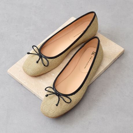 [^:F51516]XNGAgẼTPbgtBAoGV[Yut@rIXR[jvoꂵ܂BAbp[܏ɖDĂĕԂ肪ǂAVvȃfUCŁAIIt킸gACełBȄ爤C^AuhFABIO RUSCONÍAXAsIȏAꂽɂV[YRNVĂĂ܂BATTENTIONECɕیV[\Ăꍇ܂Bp̍ۂ͔ĂgpB܂Ai̍ۂɕیV[ꕔꍇ܂BEVRfނgpĂꍇAL̂ɂ\܂Asǂł͂܂BCɂȂꍇ͕ʂ̗ǂꏊɒuĂƌy邩Ǝv܂̂łBEv̕\ʂ̓LYt₷ׁA舵ɂ͏\ɂӂBEYߒɐ鑽̃LYVꍇ܂B܂fނ̓A኱̐FCꂪꍇ܂Apɂ͖育܂BEAɑjꍇ܂iɉe͂܂BEBě̓ɂFČꍇ܂ B܂Aql̂gPCj^[X}[gtHʂȂǂ̊ɂFۂ̏iƈČꍇ܂BETCYZ(\L)͂܂ŖڈƂȂ܂B̌`ɂKTCY̌l܂Bd:147g