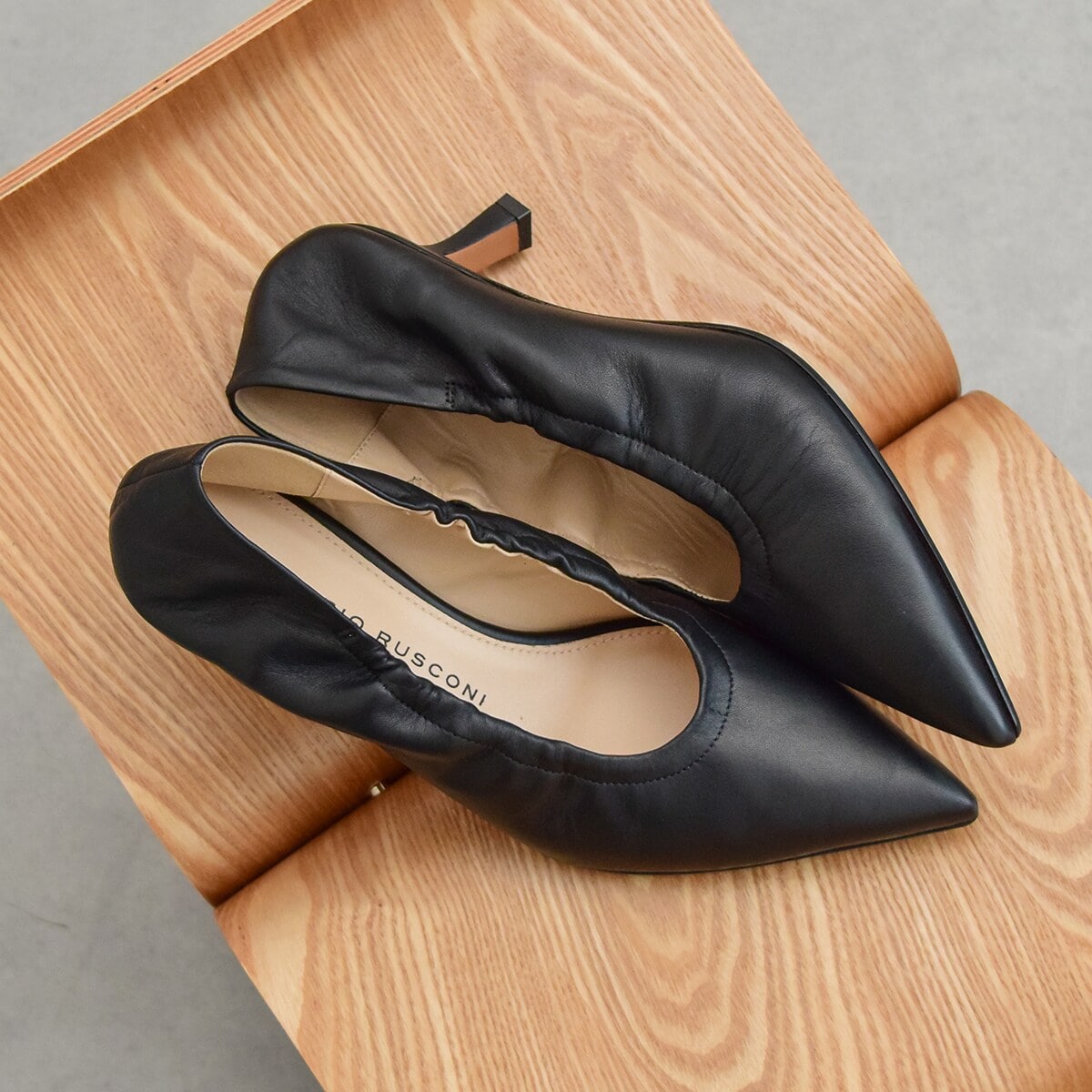 未使用級✨ ファビオルスコーニ ブラック レザー パンプス 本革 ラウンドトゥ 楽天市場】ファビオルスコーニ Fabio Rusconi パンプス（ヒール