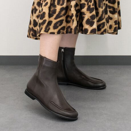 [^:F53022]{̌`ɋ߂Iu[NgE̗pTChV[V[gu[ćA܂݃J̃fUCIȈꑫBȄ爤C^AuhFABIO RUSCONIit@rIXR[jj́AXAsIȏAꂽɂV[YRNVĂĂ܂BATTENTIONECɕیV[\Ăꍇ܂Bp̍ۂ͔ĂgpB܂Ai̍ۂɕیV[ꕔꍇ܂BEVRfނgpĂꍇAL̂ɂ\܂Asǂł͂܂BCɂȂꍇ͕ʂ̗ǂꏊɒuĂƌy邩Ǝv܂̂łBEv̕\ʂ̓LYt₷ׁA舵ɂ͏\ɂӂBJȂǂŔGꂽꍇAFڂ肷ꍇ܂B܂v̕iێ̂߁AȂׂG炳Ȃ悤ӉBEYߒɐ鑽̃LYVꍇ܂B܂fނ̓A኱̐FCꂪꍇ܂Apɂ͖育܂BEAɑjꍇ܂iɉe͂܂BEBě̓ɂFČꍇ܂ B܂Aql̂gPCj^[X}[gtHʂȂǂ̊ɂFۂ̏iƈČꍇ܂BETCYZ(\L)͂܂ŖڈƂȂ܂B̌`ɂKTCY̌l܂B:16cm:22cmd:324g