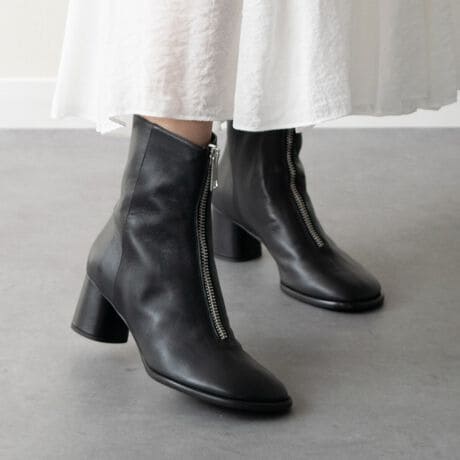 [^:F53026]Z^[WbṽfUCƃIu[NgẼtH[hGKgȕ͋C̃V[gu[cut@rIXR[jvoꂵ܂BȄ爤C^AuhFABIO RUSCONÍAXAsIȏAꂽɂV[YRNVĂĂ܂BATTENTIONECɕیV[\Ăꍇ܂Bp̍ۂ͔ĂgpB܂Ai̍ۂɕیV[ꕔꍇ܂BEVRfނgpĂꍇAL̂ɂ\܂Asǂł͂܂BCɂȂꍇ͕ʂ̗ǂꏊɒuĂƌy邩Ǝv܂̂łBEv̕\ʂ̓LYt₷ׁA舵ɂ͏\ɂӂBJȂǂŔGꂽꍇAFڂ肷ꍇ܂B܂v̕iێ̂߁AȂׂG炳Ȃ悤ӉBEYߒɐ鑽̃LYVꍇ܂B܂fނ̓A኱̐FCꂪꍇ܂Apɂ͖育܂BEAɑjꍇ܂iɉe͂܂BEBě̓ɂFČꍇ܂ B܂Aql̂gPCj^[X}[gtHʂȂǂ̊ɂFۂ̏iƈČꍇ܂BETCYZ(\L)͂܂ŖڈƂȂ܂B̌`ɂKTCY̌l܂B:15.5cm:24cmd:353g