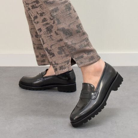 [^:F1640F]{݂̂Ȃ炸AȄ爤C^AuhFABIO RUSCONIit@rIXR[jj́AɃt@bVӎfUC𖈃V[YMĂ܂ByʂŊɂ`̃^N\[̗px[VbN[t@[͖ÔȂfUCȂ̂ŁAg܂BCɕیV[\Ăꍇ܂Bp̍ۂ͔ĂgpB܂Ai̍ۂɕیV[ꕔꍇ܂B\߂BYߒɐLYꍇ܂B܂fނ̓A኱̐FACꂪꍇ܂A͑fނ̓ƂȂ܂B\߂BAɑjꍇ܂BTCYZ(\L)͂܂ŖڈƂȂ܂Bd:247g