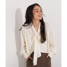 エヌ ナチュラルビューティーベーシック(N.Natural Beauty Basic*)のヴィンテージサテンボウブラウス