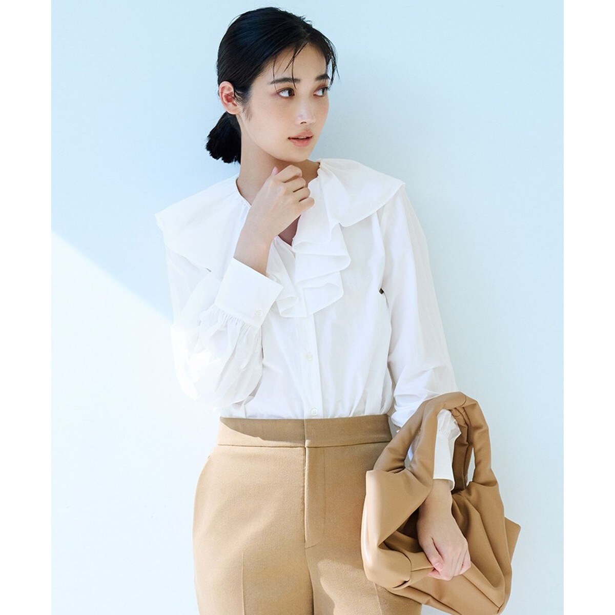 Marisol10月号掲載】ナイロンタスラン ラッフルカラー ブラウス | 23区