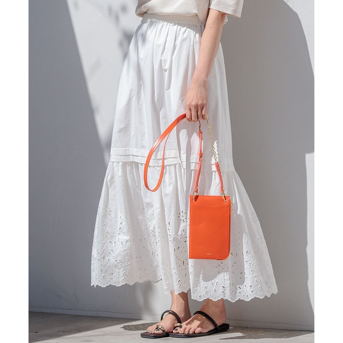 新品タグ付✨23区 【SLOW/一部店舗限定】フラワーエンブロイダリー スカート 新品タグ付✨23区 【SLOW/一部店舗限定】フラワーエンブロイ