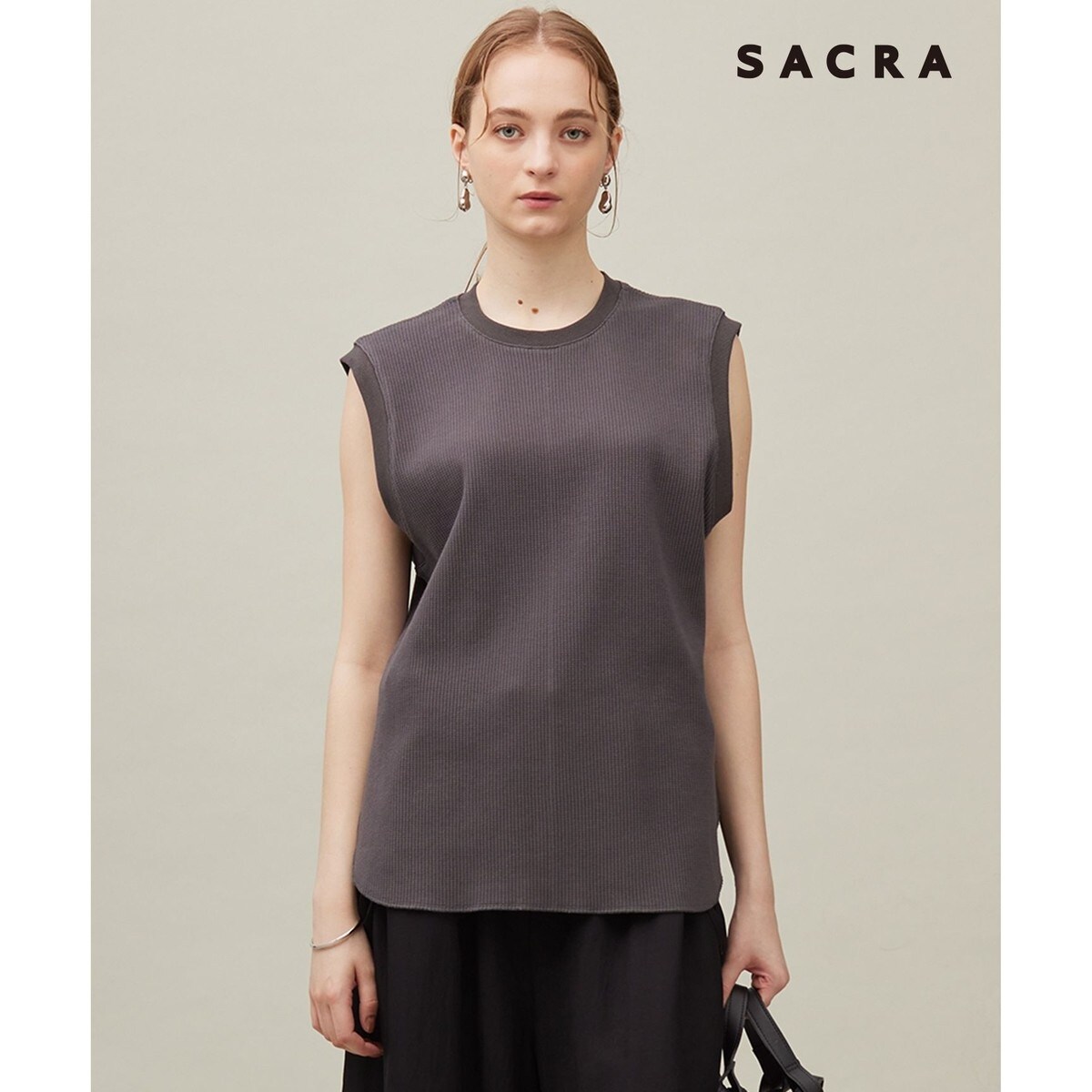 サクラ 【SACRA】フォールデッドラインカットソー EPOCA 限定 SACRA】フォールデッドライン ロゴカットソー | 23区(23KU