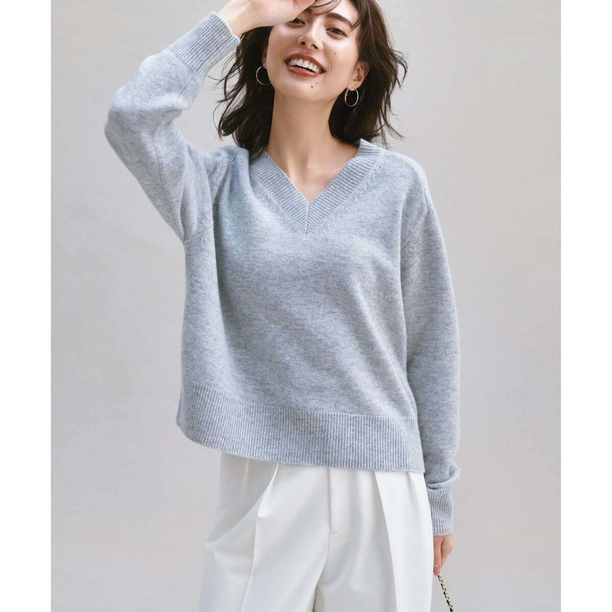 クラシック【極美品】ルイヴィトン　ウールVネックニット　グレーXL ウィメンズ ウィメンズ ニット - グレー｜ルイ・ヴィトン 公式サイト