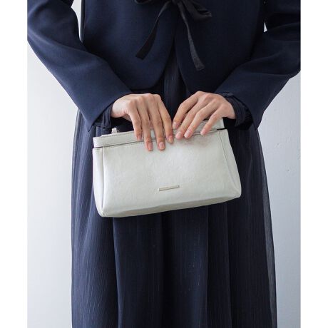 [^ԁFBO3DGS0720]2025 Spring & SummerAPPLAUDIRiAvfB[jAPPLAUDIRiAvfB[jƂ́AtXŁwтEԁxƂӖBp[eBȂǁA؂₩ȃV[ɂ҂APPLAUDIR iAvfB[jV[YłBfUCiȌ򊴂̂郁^bNtFCNU[gpNb`obOB͑傫J}OlbgdlŊJ₷fUCBt̃`F[ŁANb`obOƂĂV_[obOƂĂg܂B܂`F[́AVOɂČ|ɂA_uɂănhobOłfUCłB؂₩ȃp[eBV[ł͂ȂAƂoX^C̃ANZgACeƂĂ􂵂܂B23tXɂuvingt-trois arrondissementsv̕܂ꂽ^v[g{Ă܂BÂ̂ACe悭VbNɌVo[(#091)ƁAGKgȉ؂₩S[h(#090)2FWJłB摜̓TvgpĂׁAۂɂ͂鏤iƎdlقȂꍇ܂B