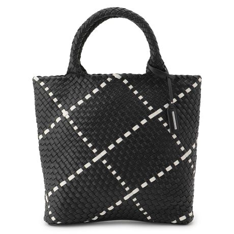 [^ԁFBO3DGM0303]2025 Spring & Summerg₷ƃX^CbV˔g[gobOfUCEfރC`FbÑbVg[gobOBnh܂ňꏏɕ҂ݗĂ}`̔fUCłB}`̒͌ɂÂɃtBbg悤ɃVFCvfUCɂȂĂ܂BXNGA^ŕ̏o₷Ao₨dV[Ŋ􂵂܂BJ[̓VbNȃmg[J[̃ubN(#105)ƃzCg(#101)2FWJłB摜̓TvgpĂׁAۂɂ͂鏤iƎdlقȂꍇ܂B