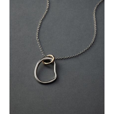 [^ԁFAS3DGM0501]2025 Spring & SummerłAOXz_[ƂĂgghCNȃlbNXfUCEfޗ}ĝ郉C̃OƁAS[h̏OlbNXłBÕS[hANZgɂȂAR[fBl[gɉf܂BlbNXƂĂ͂AOXz_[ƂăKlTOXăX^COĂƂł܂B3p^[łACɍ킹ăAWĊy߂܂BOXz_[lbNXƃZbgŎgTOXyUVJbg/WEBzJ[Y TOX(i: ZZ3DGM0501)yUVJbg/WEBzY TOX(i: ZZ3DGM0502)摜̓TvgpĂׁAۂɂ͂鏤iƎdlقȂꍇ܂B