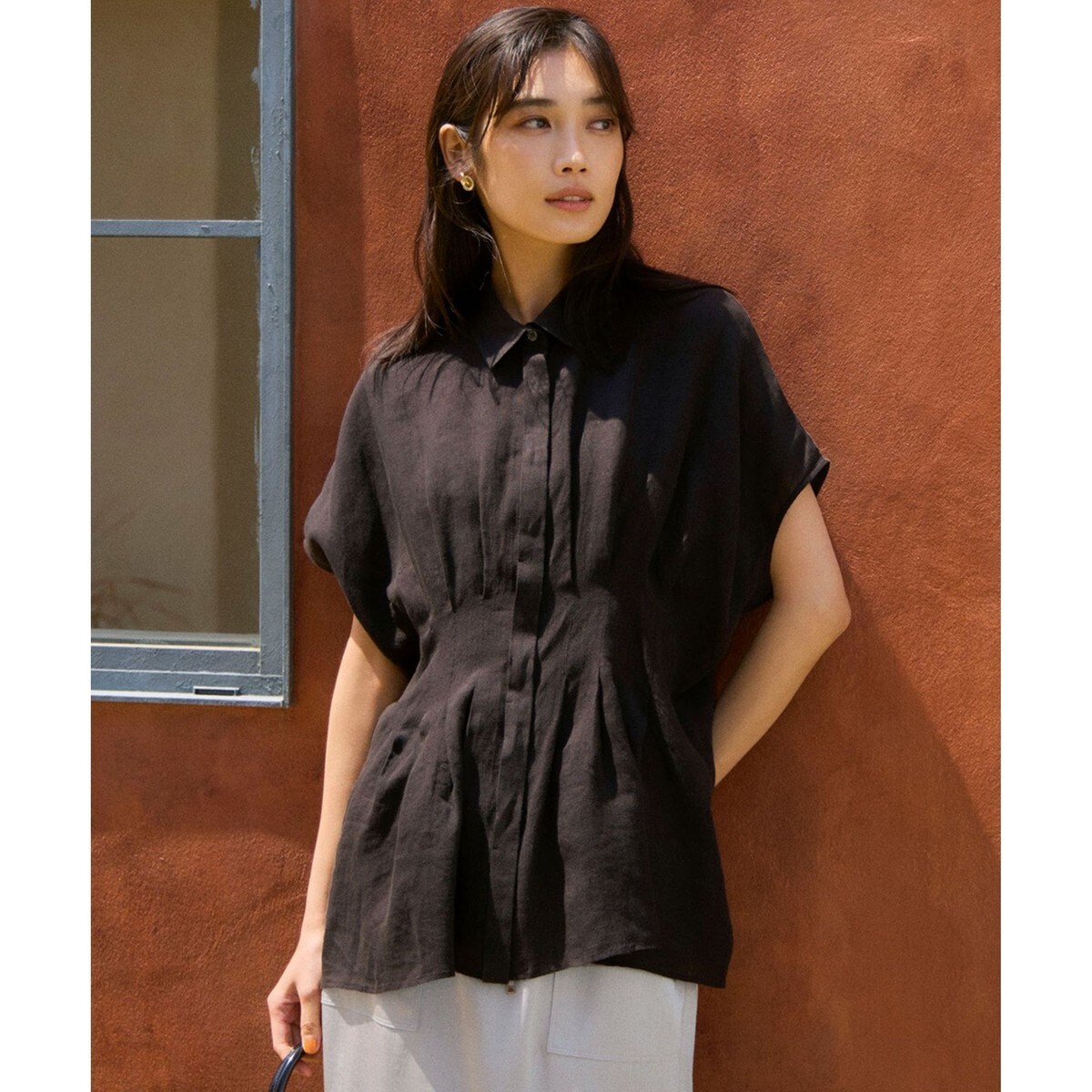 美品 23区 LIBECO ベーシックシャツ リネン ダークブラウン 38 美品 23区 LIBECO ベーシックシャツ リネン ダークブラウン 38