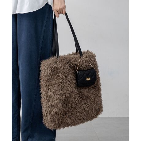 [^ԁFBO3DGW0403]2025 Autumn & WinterH~R[fɉ؂₩vXtFCNt@[g[gobOfUCӂӂƂGƏiȃJ[́BƂ}`ƃTCYŁAA4TCYۂ[Ē܂Bɂ͍vgpB\Ȓ݂Ă邽߁A|₷Aʋ΂ʊwAoɑ劈ԈႢȂłB̂LeBOfނɃS[h̋ANZgɂȂ~j|[`tĂ̂|CgBCz⃊bvȂǂ̏[ɂ͂AOĒP̂łg܂BJ[͗DF̃AC{[(#002)Agĥx[W(#033)AFɂ߂̃TbNXu[(#073)3FWJłB摜̓TvgpĂׁAۂɂ͂鏤iƎdlقȂꍇ܂B