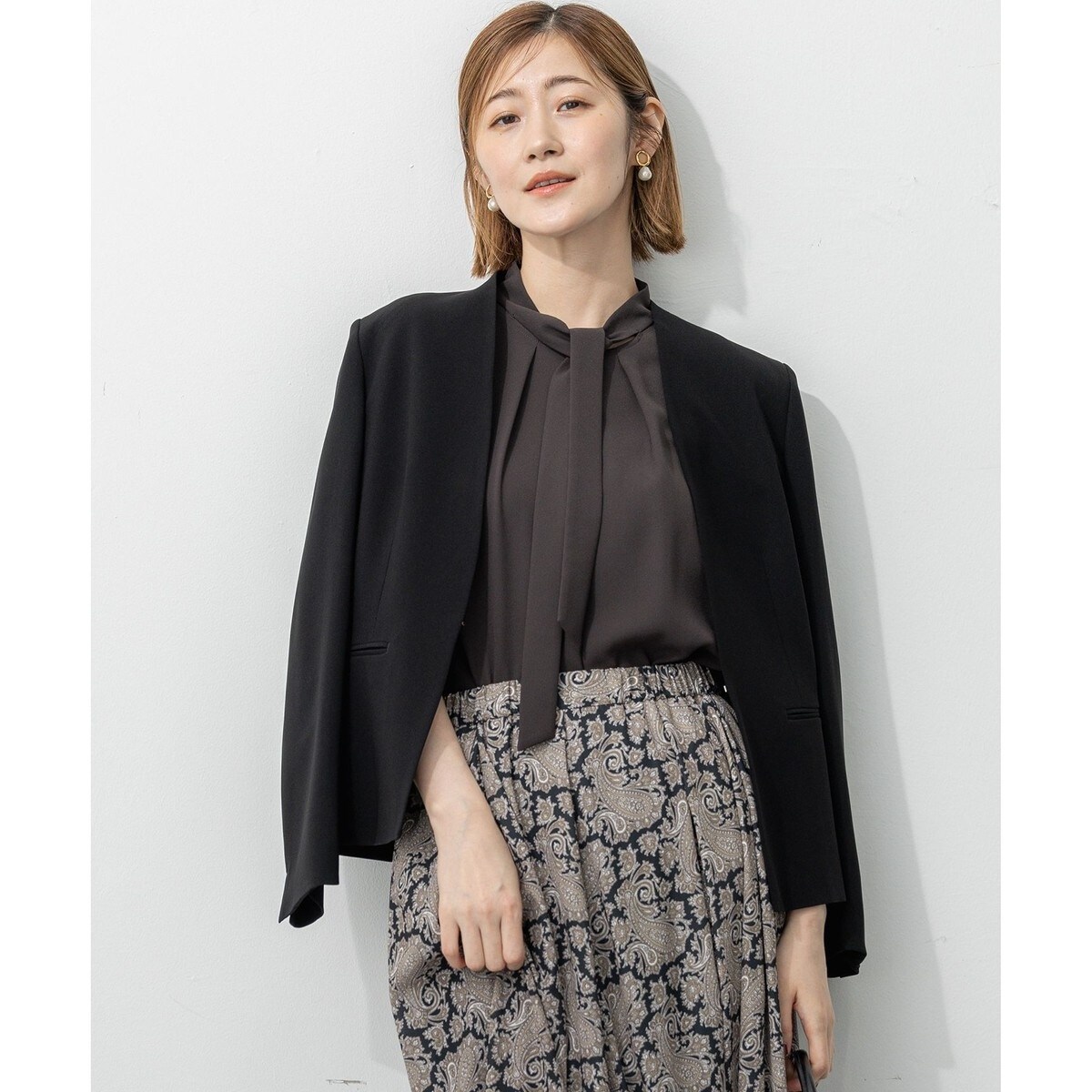 新品‼︎超お買い得‼︎23区超薄手ノーカラージャケット サイズ38ブラック・グレー 豪華で新しい （トープ系） ノーカラージャケット ラムレザー 23