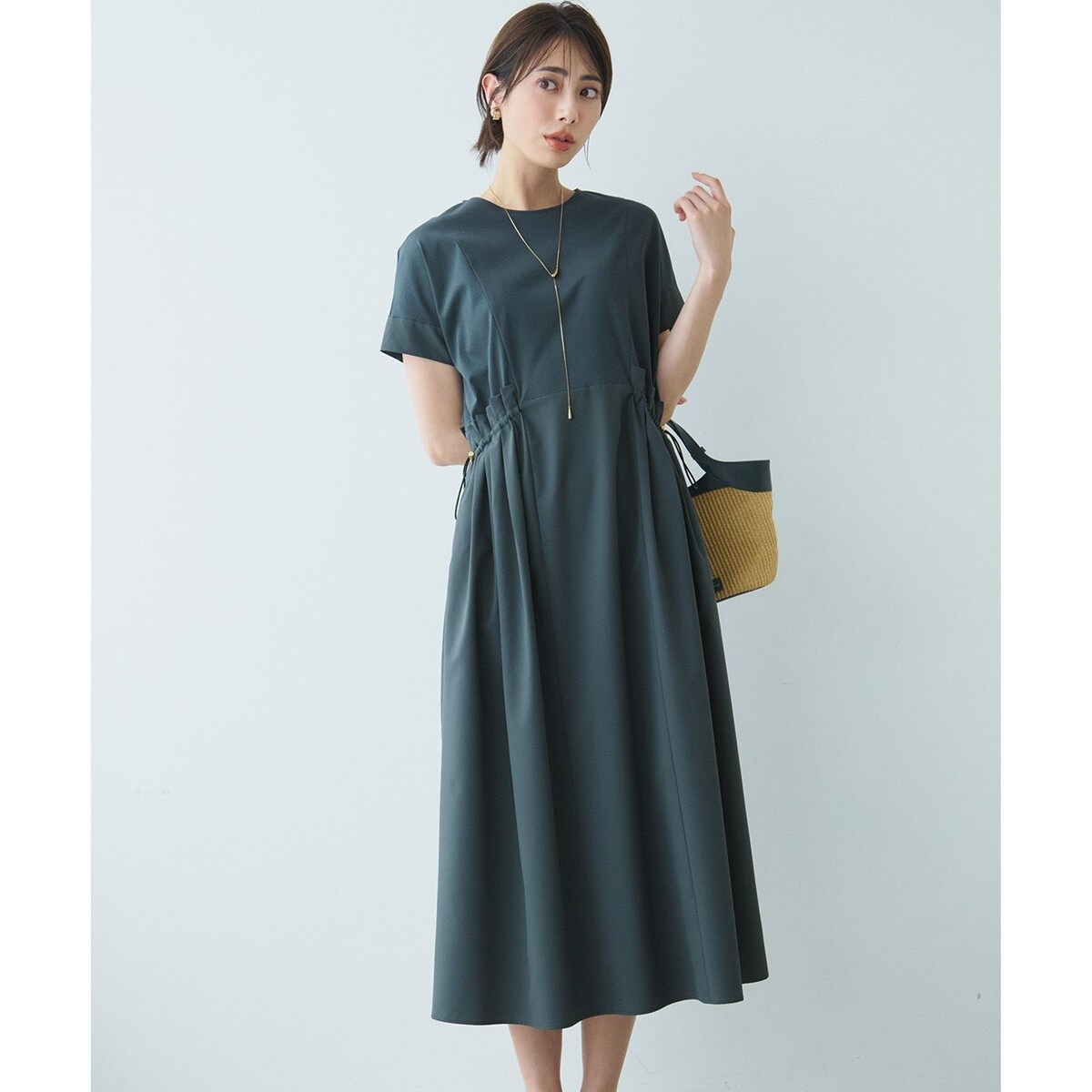 洗える】プレーンストレッチタフタ フレア ワンピース | 23区