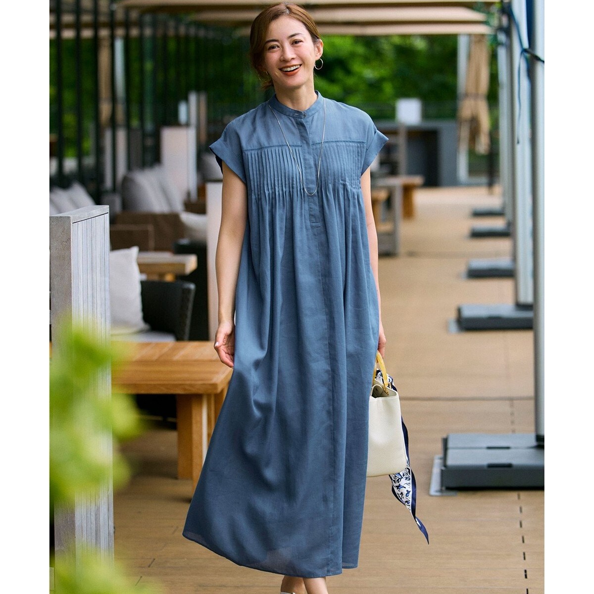 美品 23区 シンドットバックサテン ワンピース スタンドカラー 38 半袖 美品 23区 シンドットバックサテン ワンピース スタンドカラー
