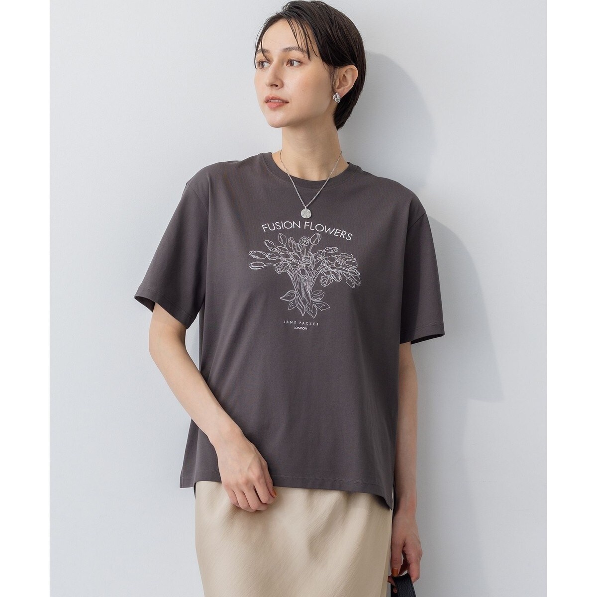 ふわふわページ 洗える】JANE PACKERコラボ フラワー刺繍 Tシャツ