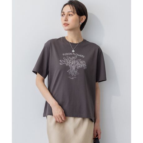 [^ԁFKKWWGM6135]2025 Spring & Summer@ׂȎhJ؂₩ȃR{TVcfUCt[XgJANE PACKEȒnL[[hhFUSION FLOWERShAXyVȃR{[VTVcBޏ̃ACRł`[bv`[tA@ׂȃXeb`hJŗ̓Iɕ\܂BƂ`[bv؂₩ɍʂAVvȂ݊̂ꖇBJWAȃfjAꂢ߃XJ[g܂ŁAǂȃ{gXɂ킹₷Al̏ɂӂ킵iTVcX^Co܂BR[fBl[g̎ƂĂCȂ؂₩vX܂BV[ỸobOƂ̑gݍ킹߁BJ[́ÂL(#034)ÂzCg(#001)AiȃO[(#004)AzCgTVcɃO[̎hJ{̂郂XO[(#053)4FWJłBfރRbg̎ƕ҂ݗĂAɂTVcfނgpĂ܂B\ʂɃoCIH{AщHȂAi`ȃcƂȂ߂炩Ȕ肪BꖇŒĂSAKȒSnŃfC[[XɊ􂵂܂BJANE PACKERƂ̓WF[EpbJ[͐Eōłe͂̂t[Xg̈lłBԂt@bVCeAfUCƓ悤ɃGLTCeBOłȂAƐg߂Ȃ̂łƂrW񏥂Ă܂Bޏ̉Ԃւ̏MƎR璼ڎ󂯂CXs[V́AK[fjOƊEɊv炵܂BV[YJANEPACKERR{ tHgvg TVc (i:KKWOGM6134)JANE PACKER R{ t[hJ g[gobO (i:BO3DGA6101)摜̓TvgpĂׁAۂɂ͂鏤iƎdlقȂꍇ܂BiCj2025 JP Brand Limited