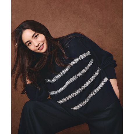 [^ԁFKRWWGW6851]2025 Autumn & Winterfl̉؂€jbgfUC㎿ȃE[fނɁA߂r[YՂƂ{[_[ۓIȃjbgvI[o[łBƂ̂TCYƂӂƂ̃fUCAbNXƃgho܂B_炩Ȃ₩ȃE[̕ɂA悢AԂꂷ邱ƂȂƒȂ̂͂łBJWAȕ͋C̒ɃrW[̉؂₩~bNX邱ƂŁAX^CO̕ƍL܂Bfjƍ킹đl̃JWAX^CɁAꂢ߂ȃpcXJ[gƍ킹΁AiŐꂽۂɁBfC[[X͂AFlƂ̃`₿Ƃoɂ҂́AfꖇłB J[́AN[ŏiȈۂ̃zCg(#001)ƁAVbNŗ͋C̒ɃrW[̋PۗlCr[(#075)2FWJłBfރI[XgAY̋ɍ׃mE[gpĂ܂BC^A̓ʂȋ@BŒJɖaƂŁA@ׂŏ_炩ȔG܂Bӂƌy₩ȒSnłȂAg˔Aꂩ̋G߂ɉKɂ܂B㎿ȃE[Ȃł͂́AȂ₩Ŕy݂B舵X܁E}߂{XEXEWFCA[É^JV}XE_~c{X(LTCŶݓWJ)摜̓TvgpĂׁAۂɂ͂鏤iƎdlقȂꍇ܂B