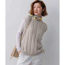 ケーブル ニットベスト