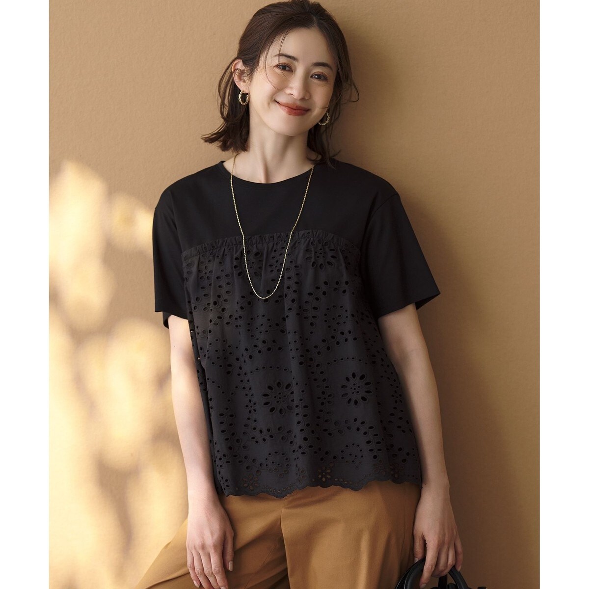 カットワークエンブロイダリー スカラップヘム トップス | 23区(23KU