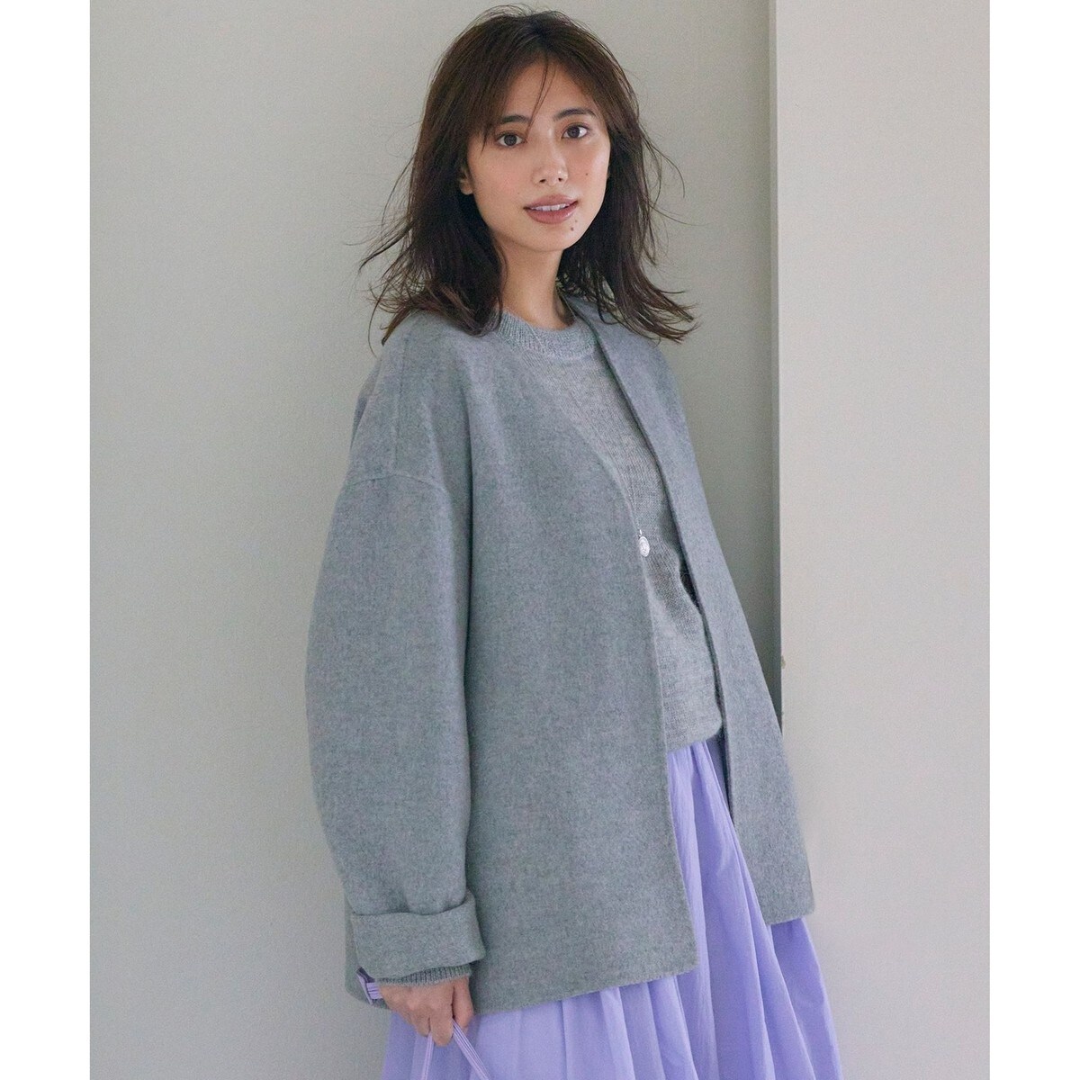 近年 美品✨23区 マンテコ ノーカラーリバーショートコート アイボリー 36 近年 美品✨23区 マンテコ ノーカラーリバーショートコート