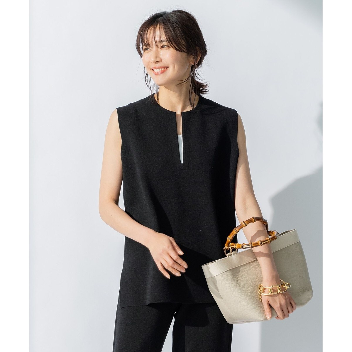 未使用級✨23区　コットンポリエステルストレッチキーネックニットベスト 44 未使用級✨23区 コットンポリエステルストレッチキーネック