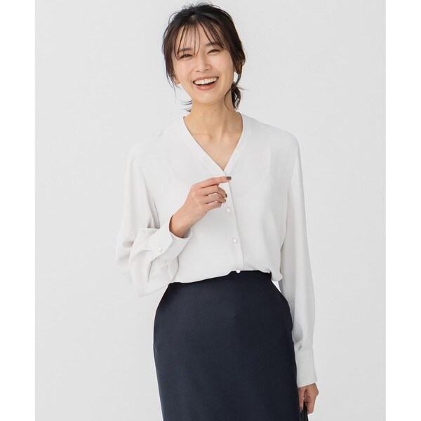 バックサテンアムンゼン Vネック ブラウス | 23区(23KU) | マルイ