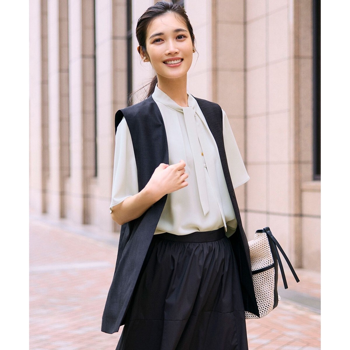 【美品】23区　ショートコート　大きい　40 カシミヤ　オフホワイト 23区ウールカシミヤビーバー フード付き ショートコート40