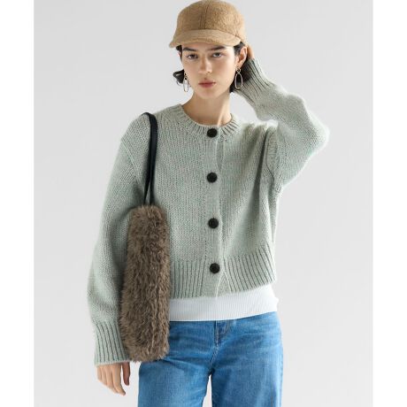 [^ԁFKRWSGW0462]2025 Autumn & Winter}[uJ[jAX̂{J[fBKfUCC|[gȂł͂́A\Lȃ}[uJ[͂̃N[lbNJ[fBKBӂƂoL[fނŁA҂݂̂悤ȉ݂̂镗ƁA݊̂傫߂̃{^fUC̃ANZgɂȂĂ܂BRpNgȏ䊴ŁAChpctAXJ[gȂǃ{[̂{gXƂoXǂ܂܂B㕔̃{^JăvI[o[̂悤ɒȂ΁A܂\y݂܂BꖇŎɂȂfUCȂ̂ŁAVvȃCi[ɉHD邾ŐꂽX^CBJ[́A𖾂邭R[~bNX(#520)Â~g~bNX(#563)2FWJłBfރC^APINORIЂ̎gpĂ܂BĎŶӂƂE[x[XɁAANƃApJuh邱ƂŁAy₩ŒgȒSn܂B̐F킹邱ƂŁAŝے̃}[uJ[ɎdグĂ܂B҂݂̂悤ȂƂڂȂAX|Ŵ悤ȏ_炩e͂̂镗łB摜̓TvgpĂׁAۂɂ͂鏤iƎdlقȂꍇ܂B