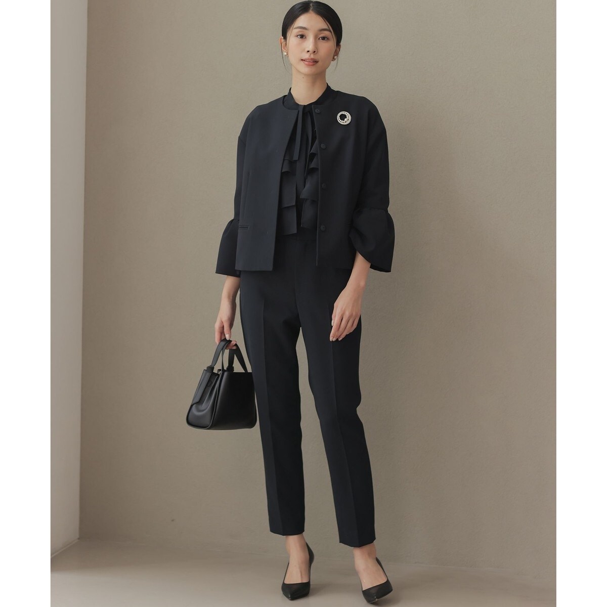 KUMIKYOKU NAVY】コンフォータブルドレープ フリルブラウス | 組曲