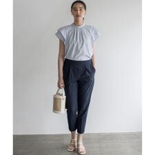 組曲(KUMIKYOKU)のスーパーライトストレッチテーパード パンツ