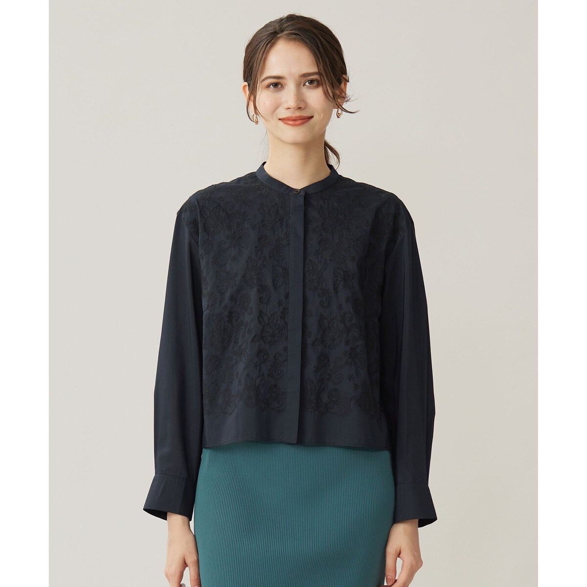 洗える】シアーエンブロイダリークロップド丈 ブラウス | 自由区(JIYU