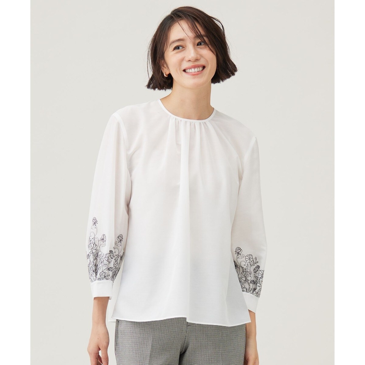 □自由区サイズ38 エンブロイダリーパフスリーブブラウス白 25，960円□