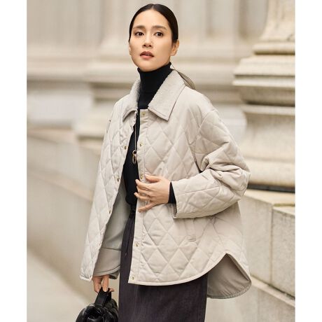 [^ԁFCMWMGW0521]{A݂O\ȑlۂۂ̃WPbgfUC̒ȂLeBOWPbgłBS[h̃hbgt|Cg̃JWAɂȂ߂lۂfUCłBFñ{Ał肵݂͎O\ŁARpNgȃm[J[WPbgƂĂĒ܂B悭I[o[TCYȃVGbgƃtHõoXŁAVvȃfUCȂgĥ1łBqbv悭Jo[钅ŗlXȃ{gƃR[fBl[gĒ܂BĒgȂ₩ȕ̒ȂgpĂ̂ŁAyʂȂ̂ɒgA悭̂ɓޒSn|CgłBfރ|GXẽ}CNt@Co[gp^t^fނłB@ׂȃR̂钆fނŁALC߂ȕ\ɎdグĂ܂B@ׂȉʂݏoŝJ[b`ȈۂŁAJWAȃACelۂdďオ܂B摜̓TvgpĂׁAۂɂ͂鏤iƎdlAHATCY኱قȂꍇ܂B\߂BBe̓sAۂ̏iƐFقȂČꍇ܂B