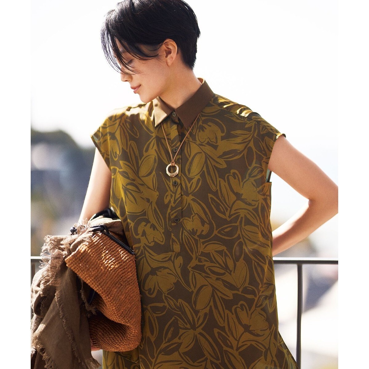14SS モノトーンフラワーブラウス カタログ掲載・洗える】モノトーンフラワープリント ブラウス | 自由区