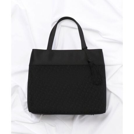 [^ԁFBO2FGM0711]HꂽiȕđDg[gobOfUCđD̐ngp͋C̃g[gobOłBɑ߂̐ؑւɃTeR[hݍ񂾃fUCŁA^bZ͎OƂȂĂ܂B̓t@Xi[Œgɂ̂ŁASĂg܂BTbƎo֗ȓ|PbgtłBetȂ̂ŎɈ肵Aʂꂩ܂BlXȃtH[}V[ɑΉAĂƏd󂷂ACełBfޕđDFEłF߂ĂkŐIȃWK[hD̋ZpɂAʊ̂长\Ă܂B̔FɗDꂽgAZe[g̑fނƑgݍ킹邱ƂŁA[̒ɖLȕ\^Ă܂BH{ꂽ戵₷fނgpĂAVCɍEꂸɂg܂B