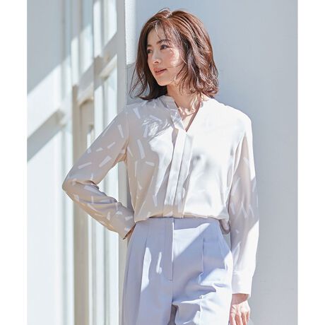 洗える】Back Satin Amunzen キーネックブラウス 