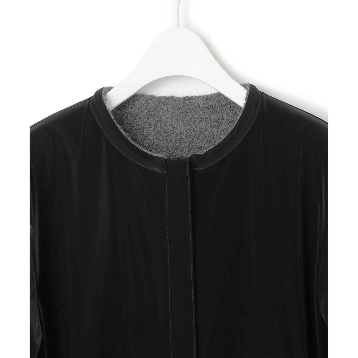 リバーシブル着用可能】 ラミネートパイルキルト ミドル丈コート ICB(アイシービー)の【リバーシブル着用可能】 ラミネートパイルキルト