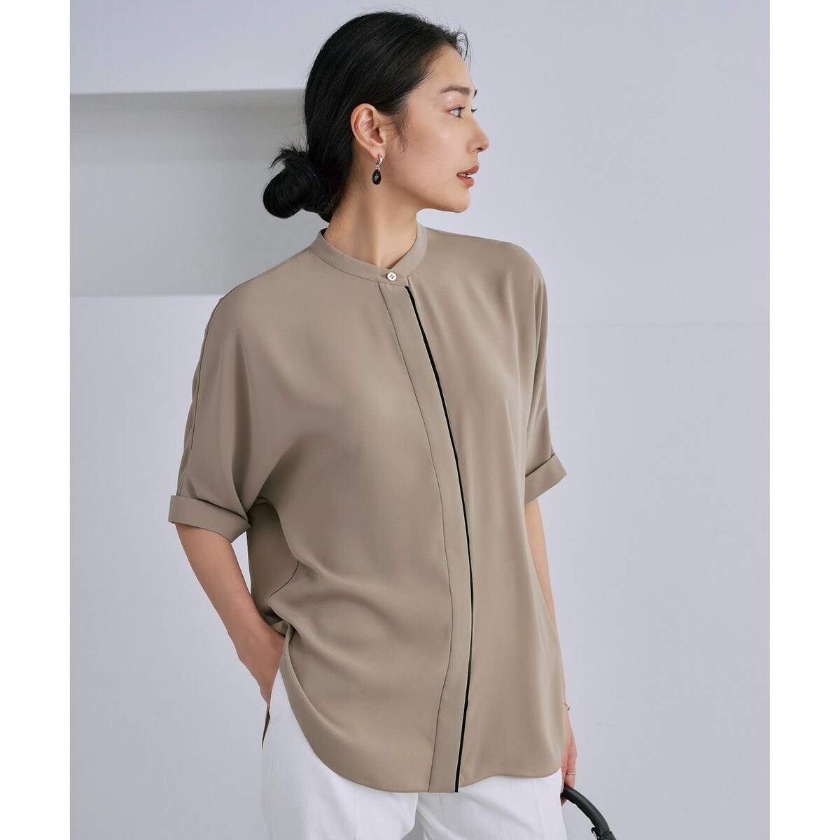 【極美品 24SS完売】アルアバイル　ジョーゼットホソパイピングブラウス 洗える allureville(アルアバイル)｜ジョーゼットホソパイピング