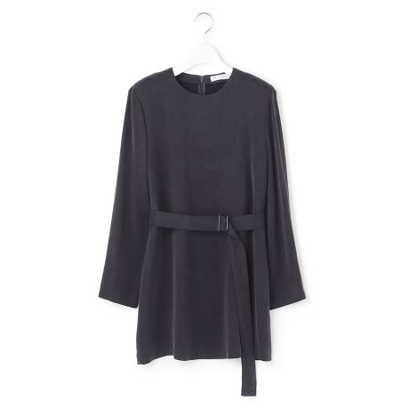 [^ԁFBLCYGW0952]2025 Autumn/Winter Collection3́uevervjƂICB̃nCO[hȏiłB𒴂Ď󂯌p邱ƂڎwĂ܂BꕔX܁AWEB̃ACełBfUC`jbNOX̃vI[o[uEXłBvI[o[łWPbĝ悤ȌڎwAÔł錨pbhĂ܂B̂LvfނłA邱ƂŃV[vȈۂŒpꖇłBt̃xgŃEGXg}[NȂAV[ỸChpcƍ킹X^CO߂łBfރTXeBiufނ̃Lv100gpTefނłBLvĽƗAoɂ܎ɂogp邱ƂœƓȖĉ݂Ɏdグ܂B\ʂ̓tBu^b`ŁADȂ߂炩ȔG肪łBi̎舵@ɂ܂ẮA^OɋLڂĂu舵̒Ӂvu\vmFB̐̓Tvĩf[^łBۂ̏iƎdlقȂꍇ܂Bi摜̓TvgpĂ邽߁Aۂɂ͂鏤iƐFTCYȂǂ̎dlɕύXꍇ܂B\߂B