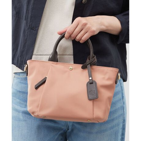 [^ԁFBO2JCS0350]g[gƎ΂߂2waydlIRpNgȂ炵Ǝ[łAg̃U[lȈۂ̃obOfUCiCƋvRrl[VAfC[ɂsł􂷂|VFbgobOBg[gƎ΂߂łgp2waydlłBăybg{gⒷzeʂŁAt@Xi[JňSĂgp܂Btg̃t@Xi[|Pbgɂ̓L[`[pXP[XqiXJt̃xgzAX}[gtHcɎ[ł|PbgƁAɂ|PbgtĂAו₷@\IȃACełBǂȃR[fBl[gɂ킹₷AVvŃLCȃfUCBJ[́Agbh炵lCr[(#075)AWEB̃^[RCYu[(#071)Aꂽۂ̃CgO[(#003)A킹₷ubN(#005)A_炩炵x[W(#133)A؂₩ȃCG[(#040)A炵sN(#012)AVbNŕîuE(#030)A[݂lۂ_[NO[(#065)Au₩Ő̂TbNXu[(#073)łB fޔ̃LC߂ȃiCfނłBʂAƐ@̂ŉJ̓łgAĂꂵ₷ŷBv͉̂邵Ƃ݂̂̂gpBvŒg܂B V[YACeEV_[obO(BO2JCS0310)Eg[gobN1(BO2JCS0320)Eg[gobN2(BO2JCW0330)E~fBAg[gobN(BO2JGM0360)ʂ͉îł͂܂BBi摜̓TvgpĂ邽߁AFTCY̎dlɕύXꍇ܂̂ŁA\߂B