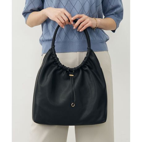 [^ԁFBO2JGA0800]ʋ΂₨oɂ֗ȃTCÝI􂢉\ȃg[gobOfUC悢X|[eB[ȃGbZXꂽAS[h̃hXgۓIȃg[gobOB_炩􂢉\ȃtFCNU[fނɁAMU[{炵tHɎdグ܂BƂ^b`ŊGSn悭A炩ő̂ɃtBbg₷gSn̗ǂobOłBA4TCYm[gp\RɓAybg{g܂ݎPȂǕKvȂ̂[eʃTCYB܂X}[gtHpXP[XȂǁAɎgoꂵ₷悤ɁAOɂ̓t@Xi[|PbgtBʋ΂₨oȂǕLV[Ŋ􂷂pIŐꂽobOłBfމĂ􂢉\ȁAnhEHbVudl̃tFCNU[gpB悢cƑ@ׂȃV{oA_炩G͂łB̎dElbgɓāA􂢂ĂBE͒܂gpA30ȉ̐Ŏ􂢂ĂBEIȂ܂ݐ􂢂ݐ􂢂͔Ay􂢂ĂB͏\ɍsĂBE͍i炸ɓAł花āAĂBE^u[͂BEAC͂BEY܂̂gp͂Bi摜̓TvgpĂ邽߁AFTCY̎dlɕύXꍇ܂̂ŁA\߂B