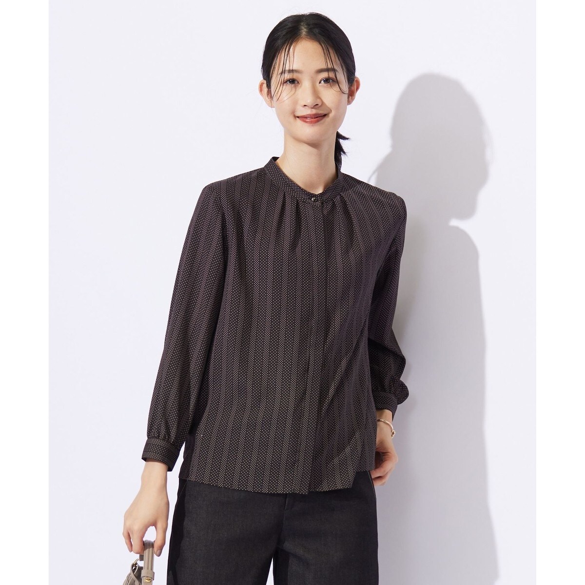 ピンキーダイアンドットプリントスタンドキーネックブラウス