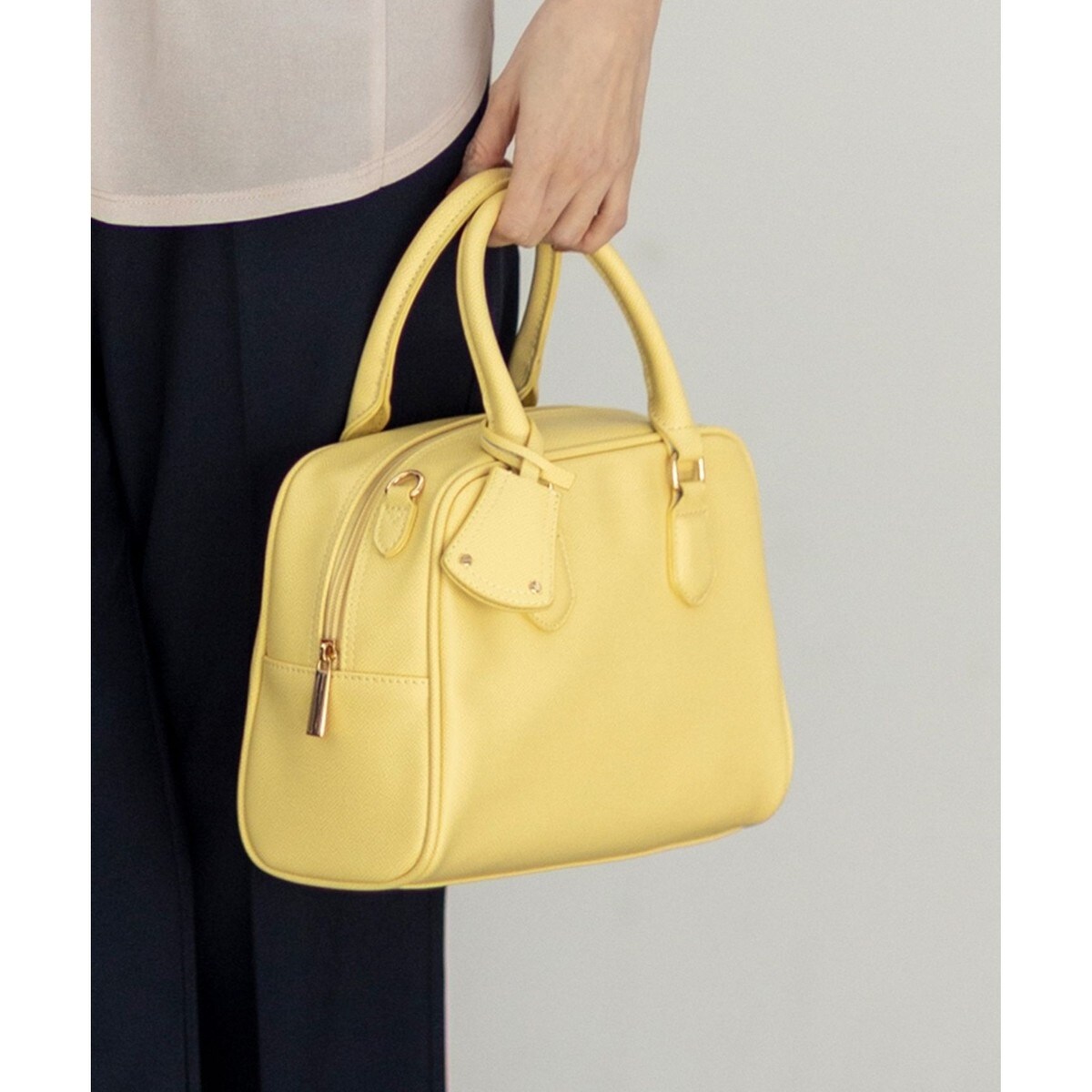 【2WAY】チャーム付きスクエア ボストンバッグ