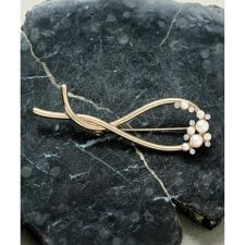 パール調ツイスト ブローチ