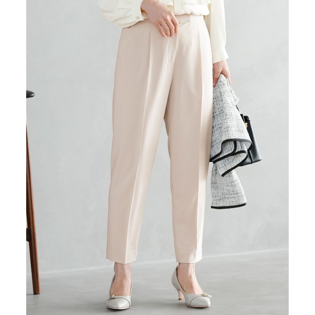 カラーツイル 刺繍入りテーパードパンツ | ホコモモラ(JOCOMOMOLA