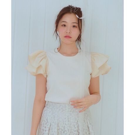 [^ԁFKKPFGM0500]t̂fTVcfUCّfނ̑gݍ킹͓IȃfBCNTVcBɂ͒悭tBbgtCXfނgpAKȒSnłBɂ͏̂zfނ̗pÅ̂VGbgL[v܂BTVcx[XɂȂAXJ[gƍ킹΃GKgȈۂɎdオ܂BL~hXTybgƃC[hΑ̃fUCۗAۓIȃX^COBIIt킸􂷂ꖇłByFabriczLkɗDꂽtCXfނłB݂AG肪炩̂̕ig₷fފB͒̂zfށByStylingzfBȃtAXJ[gƂ͔̑QIuEX̂悤Yڂȕ͋CtF~jX^ClBi摜̓TvgpĂ邽߁AFTCY̎dlɕύXꍇ܂̂ŁA\߂B