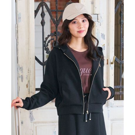 [^ԁFKKPFGA0900] ƊSn ACRhJp[J[fUCقǂ悢݂Ƃ芴̖͂ȍ_{[fނgpAX|[cMIXX^Cy߂p[J[BJWAȕ\cA炩ݍނ悤ȒSnŃfC[ɂ҂1łBRpNgȃWXgTCYghՂŁAꂢ߃R[fɂBɂFeroux̃ACRhJ{A肰Ȃʊ|CgłBfނ̃XJ[gƍ킹ZbgAbvX^C߁IoɂԂɂAtF~jhɂ҂ȑlp[J[łIyFabricz_炩Ȗȍ_{[fނgpByStylingzfރXJ[giSKPFGA0901jƂ̍킹ŁAFeroux 炵}CX^C܂IAHDACeƂĂBi摜̓TvgpĂ邽߁AFTCY̎dlɕύXꍇ܂̂ŁA\߂B