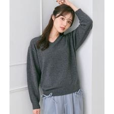 Vネックニットプルオーバー
